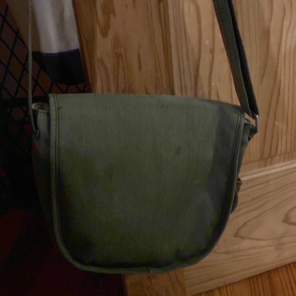 NWT Sherpani purse. Strap is adjustable. Comes with small wallet/card holder. - Picture 4 of 7